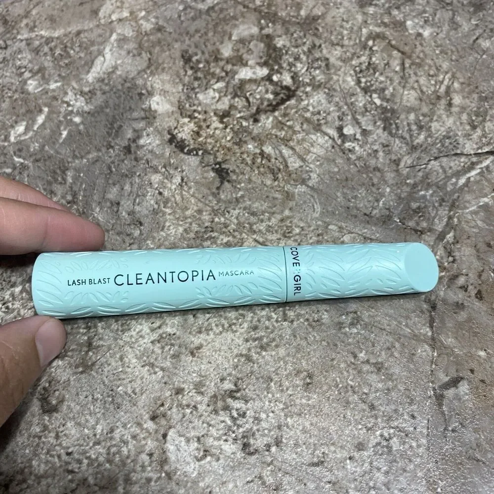 Covergirl Lash Blast‎ Cleantopia Mascara 810 Black Brown 0.32 fl NWOB